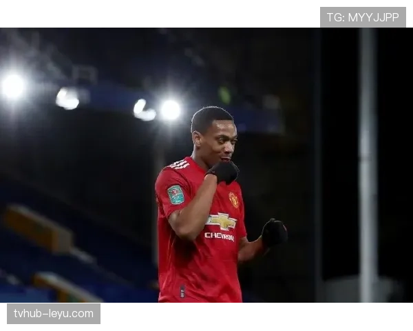 卡塞米罗接受曼联替补角色！高薪躺平成职业末期选择，32岁巴西后腰拒绝冬窗离队