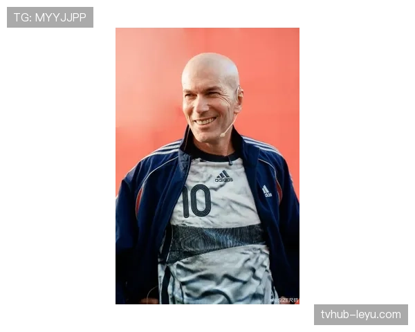 齐达内技术美学诠释足球艺术与创新的完美交融 齐达内技术美学诠释足球艺术与创新的完美交融