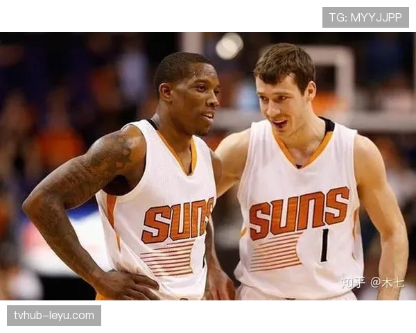 布克挡拆拉开空间效率提升显著，助凤凰城稳定得分结构