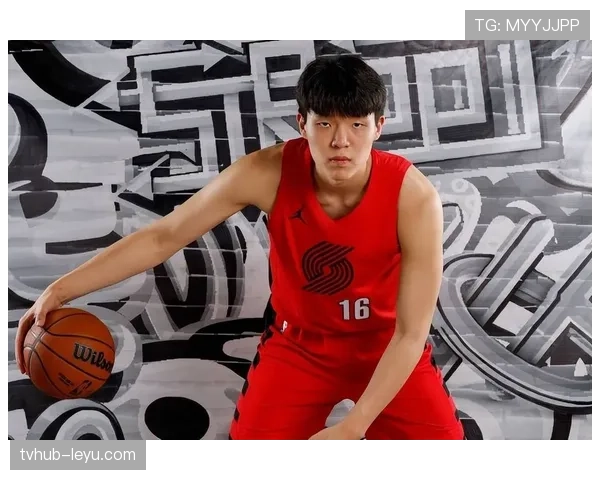 杨瀚森上半场稳得像班长，下了场突然开启贵族模式，反差太刺激了