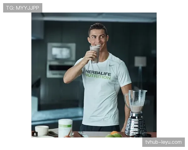 C罗家冰箱里塞满蛋白粉，连冰块都是鸡胸肉味的